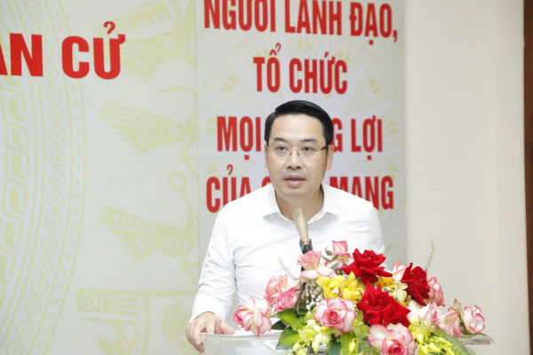 Bí thư Chi bộ Công tác đại biểu, Phó Trưởng Ban Công tác đại biểu Nguyễn Tuấn Anh phát biểu chỉ đạo Đại hội